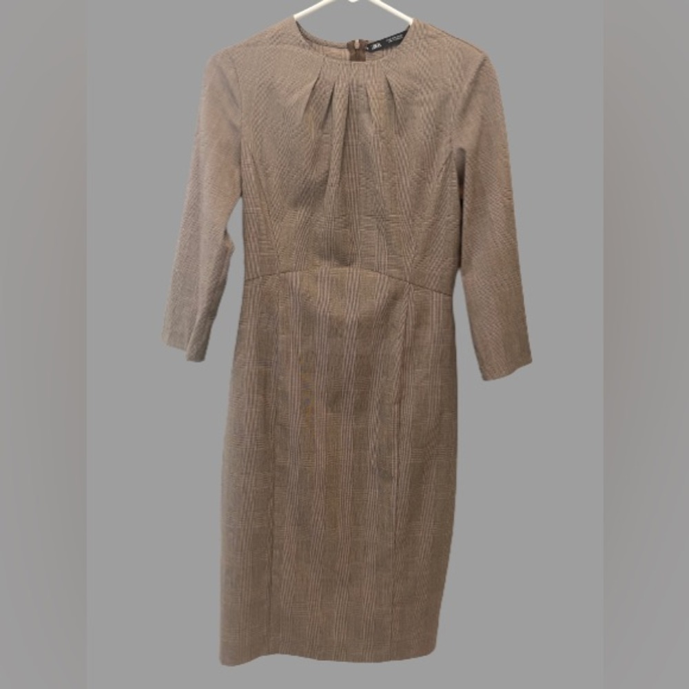 Ruched top detail dress with shoulder pad in tan color.
